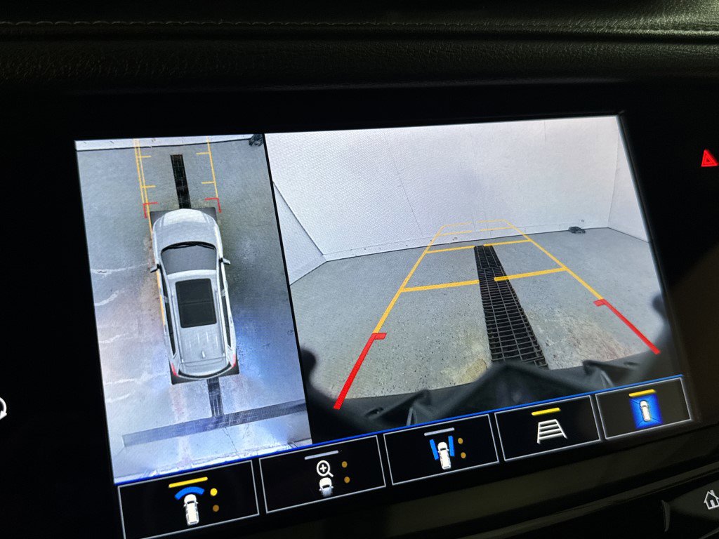 Used 2022 Cadillac XT6 Sport w/ Technology Package image 70