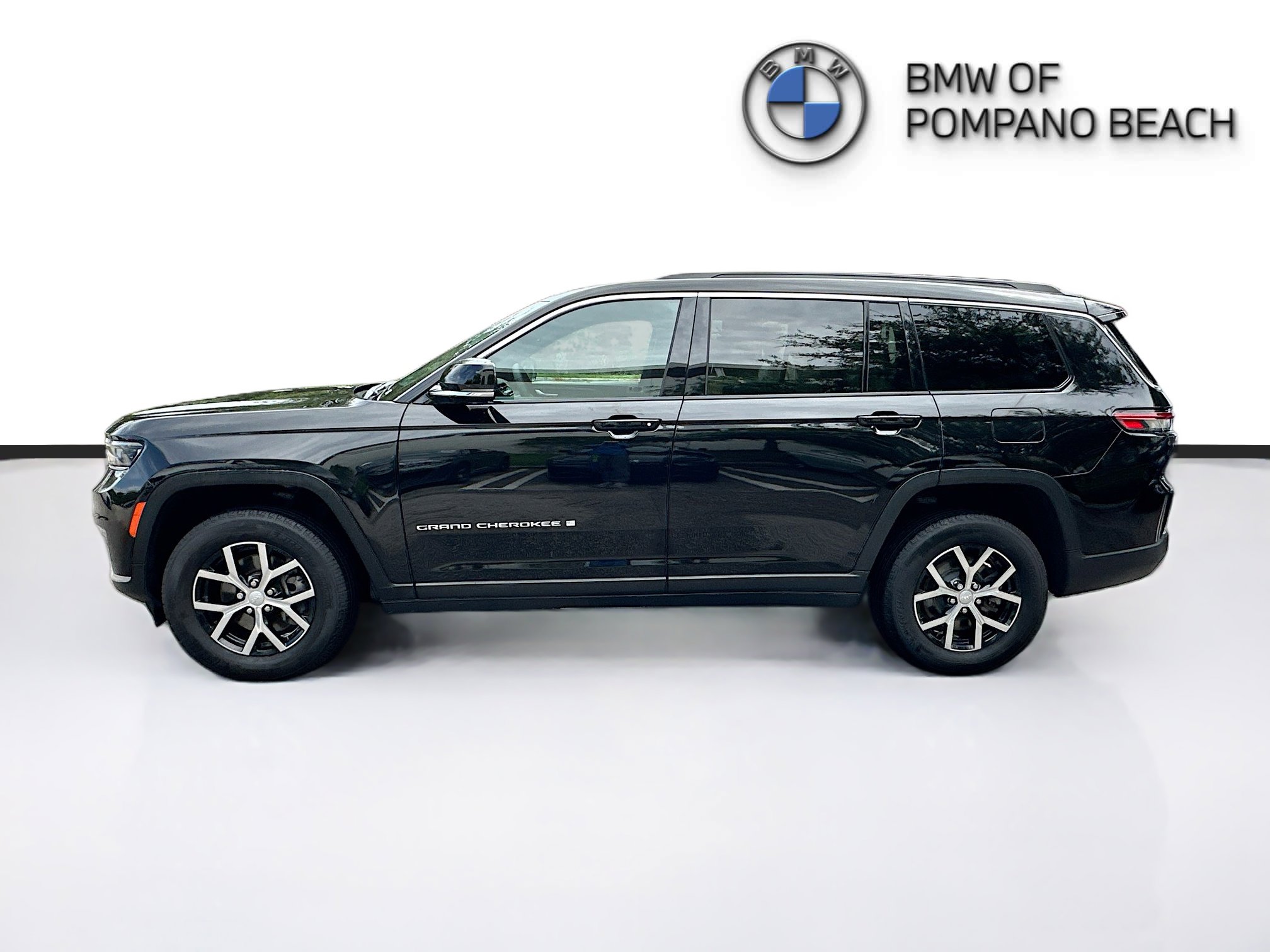 Used 2024 Jeep Grand Cherokee L Limited RWD image 4