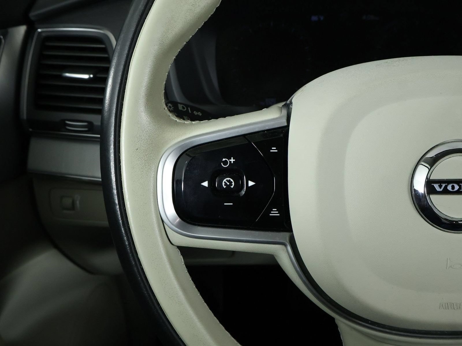 Used 2022 Volvo XC90 T5 Momentum w/ Protection Package Premier AWD/4WD image 10