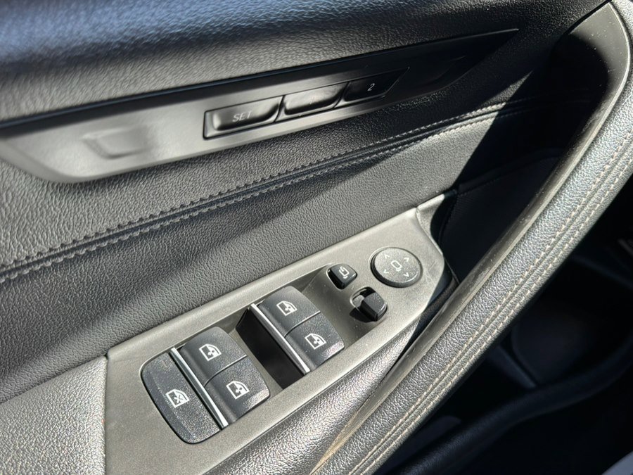 Used 2022 BMW 530i xDrive w/ Premium Package image 7