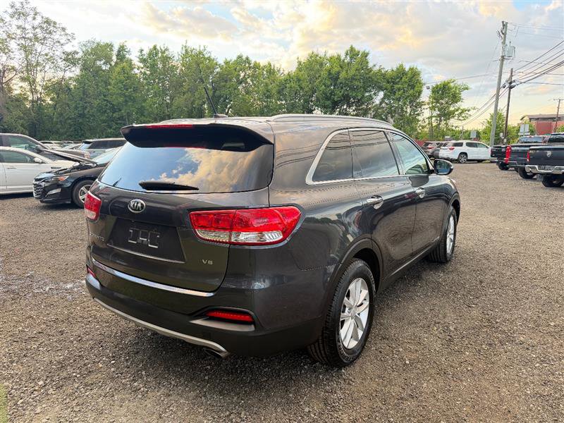 Used 2017 Kia Sorento AWD image 4