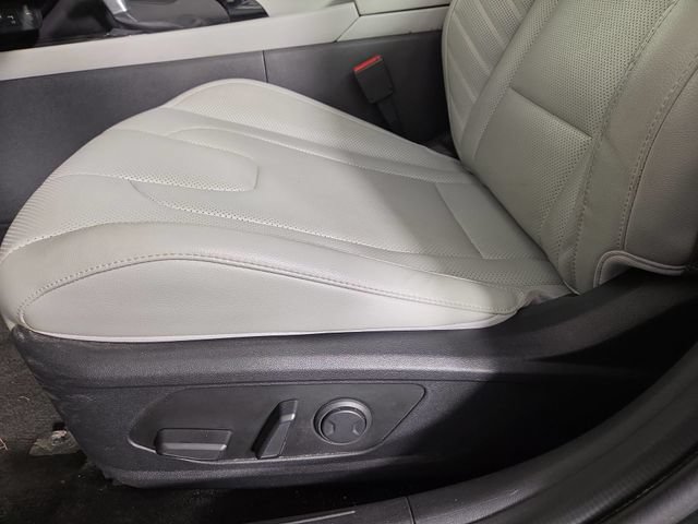 Used 2025 Hyundai Elantra Limited FWD image 31