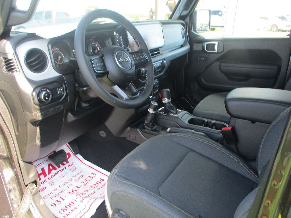New 2025 Jeep Gladiator Sport AWD/4WD image 4