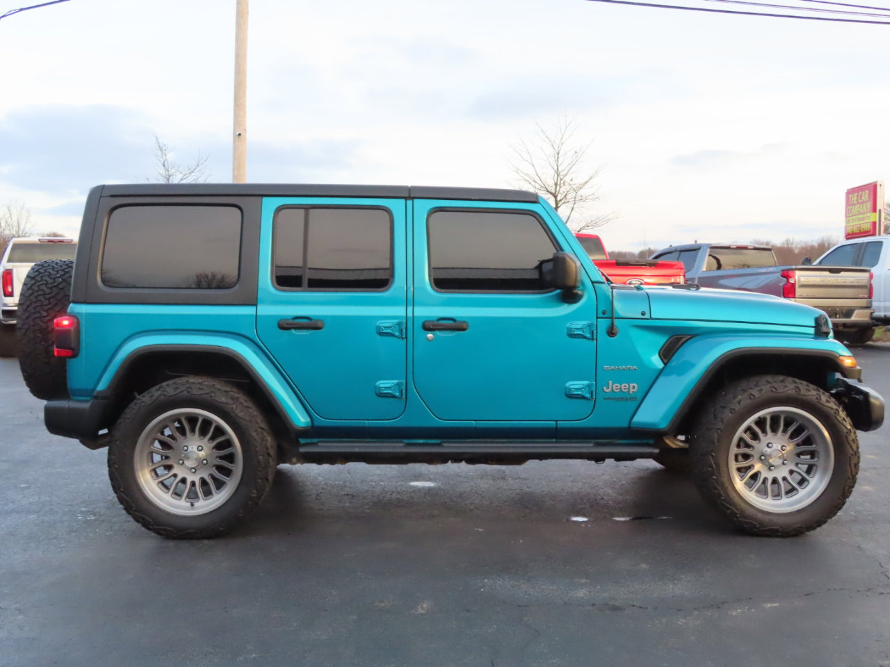 Used 2019 Jeep Wrangler Unlimited Sahara image 7