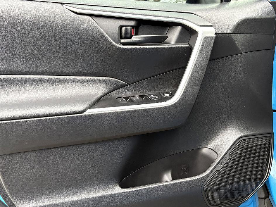 Used 2021 Toyota RAV4 LE image 15