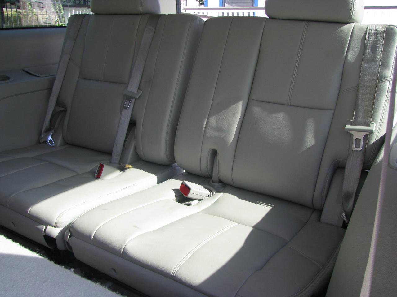 Used 2014 Chevrolet Suburban LT RWD image 14