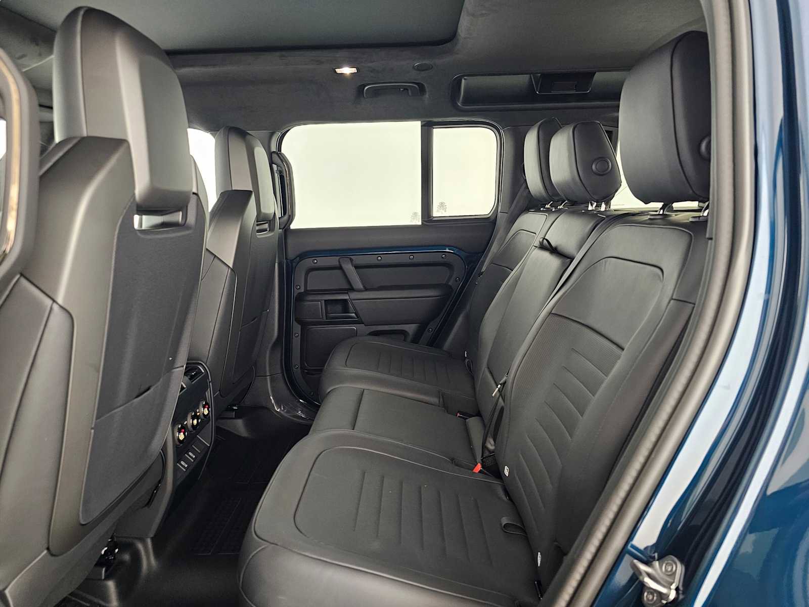 New 2026 Land Rover Defender 110 OCTA image 17
