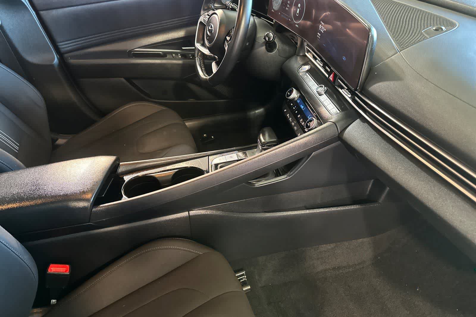 Used 2023 Hyundai Elantra SEL w/ Convenience Package FWD image 17
