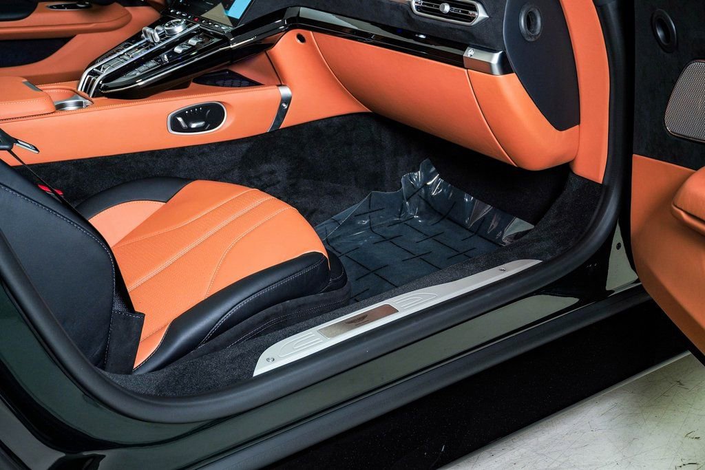 New 2026 Aston Martin V8 Vantage Roadster image 21