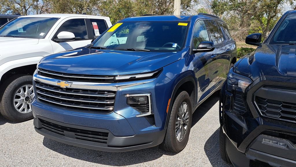 Used 2026 Chevrolet Traverse LT image 2