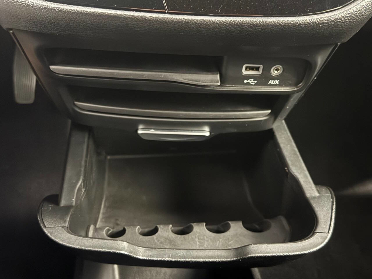 Used 2018 Chrysler Pacifica Touring-L w/ Premium Audio Group image 32