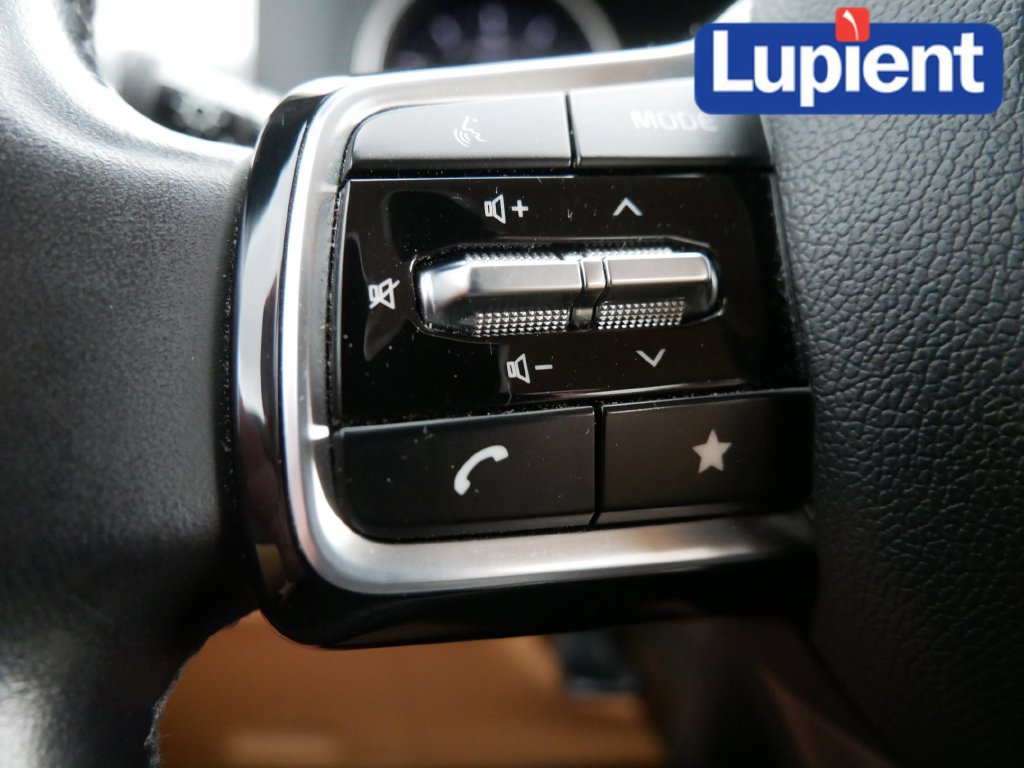 Used 2024 Kia Carnival LX FWD image 26