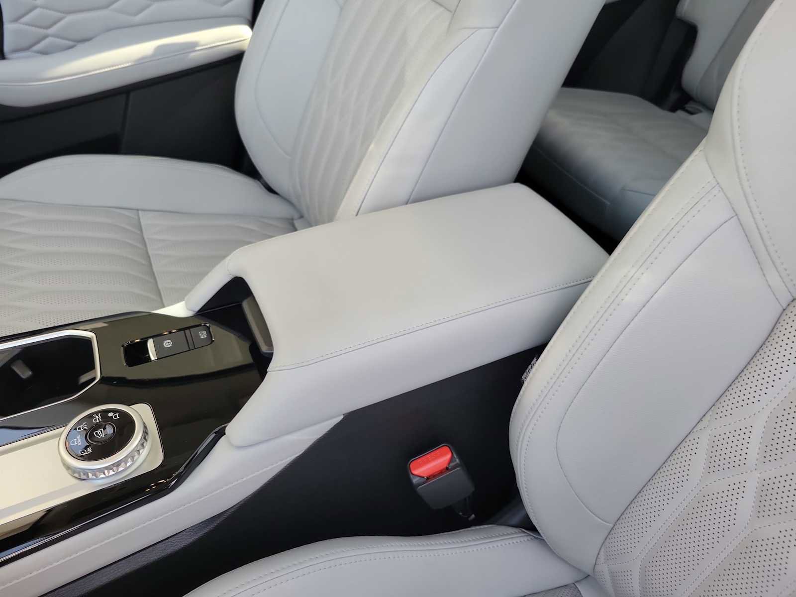 Used 2025 Mitsubishi Outlander SEL image 16