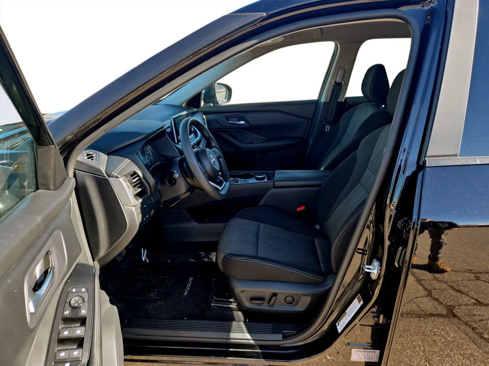 Used 2024 Nissan Rogue SV image 29
