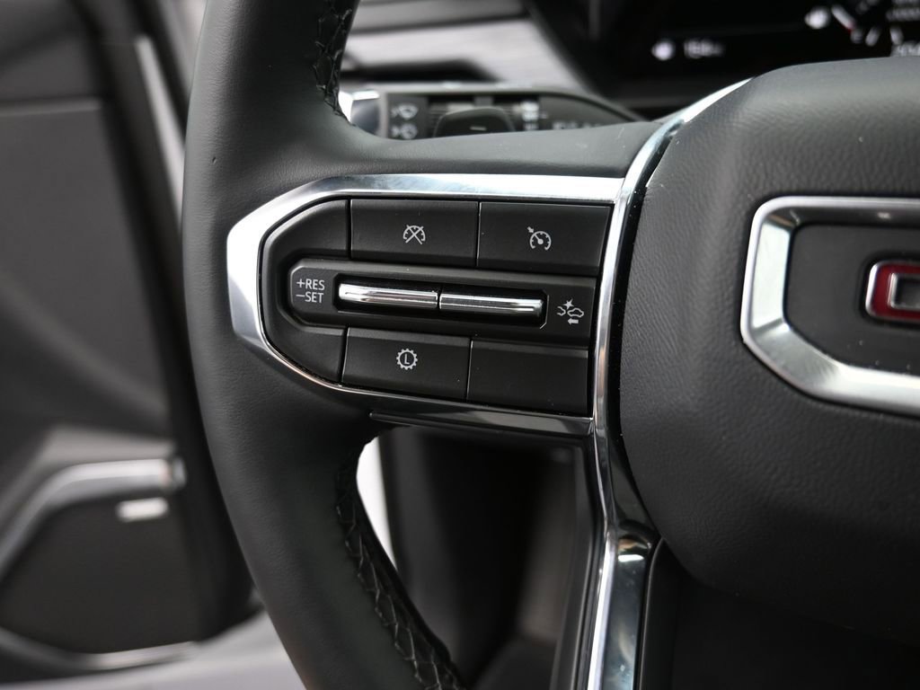 Used 2025 GMC Acadia Elevation image 3