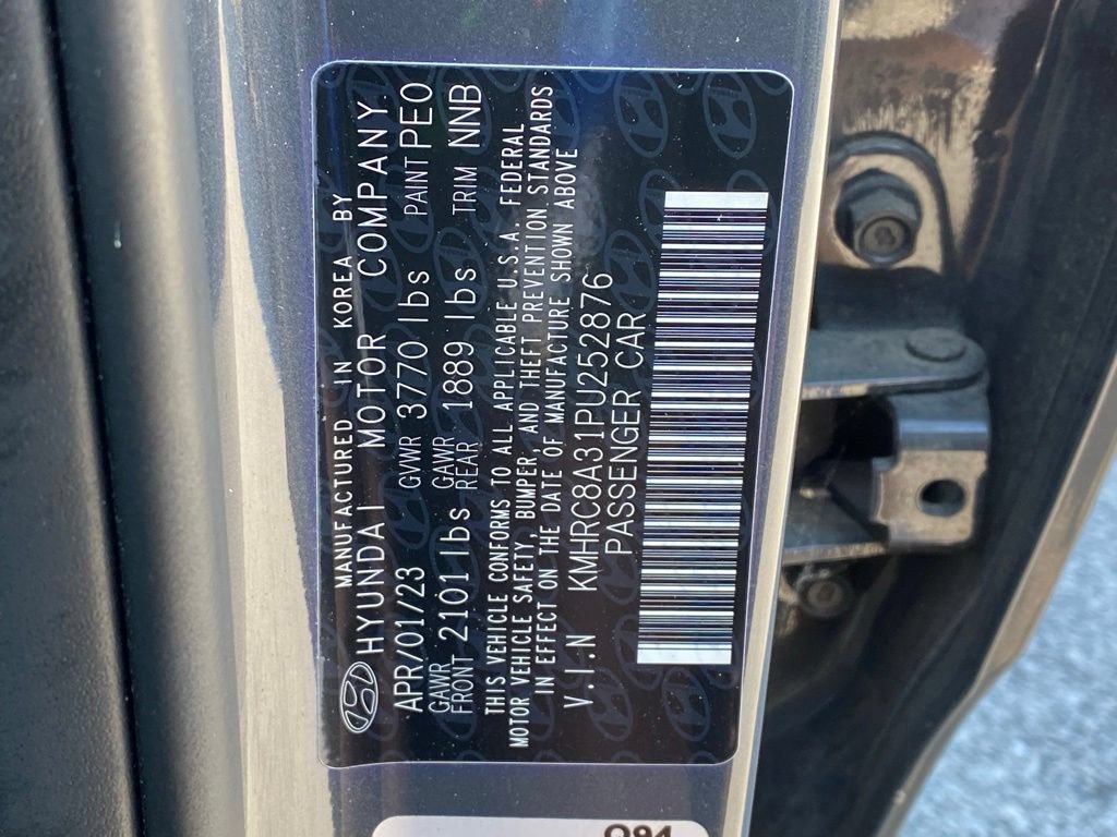Used 2023 Hyundai Venue Limited FWD image 14
