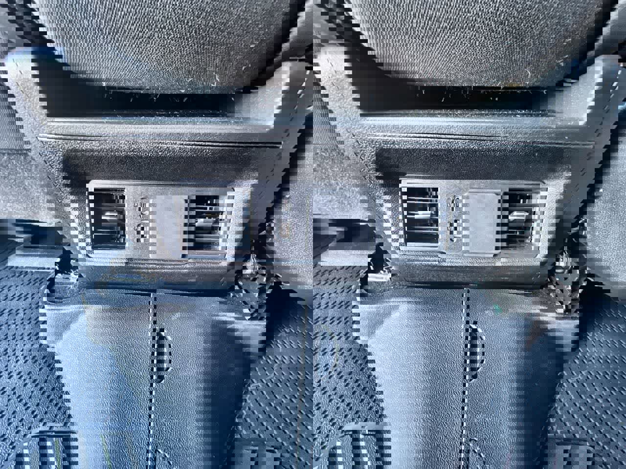 Used 2025 Chevrolet Silverado 1500 Custom image 20