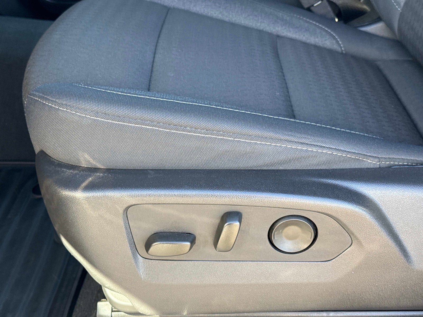 Used 2025 Chevrolet Silverado 1500 LT image 22