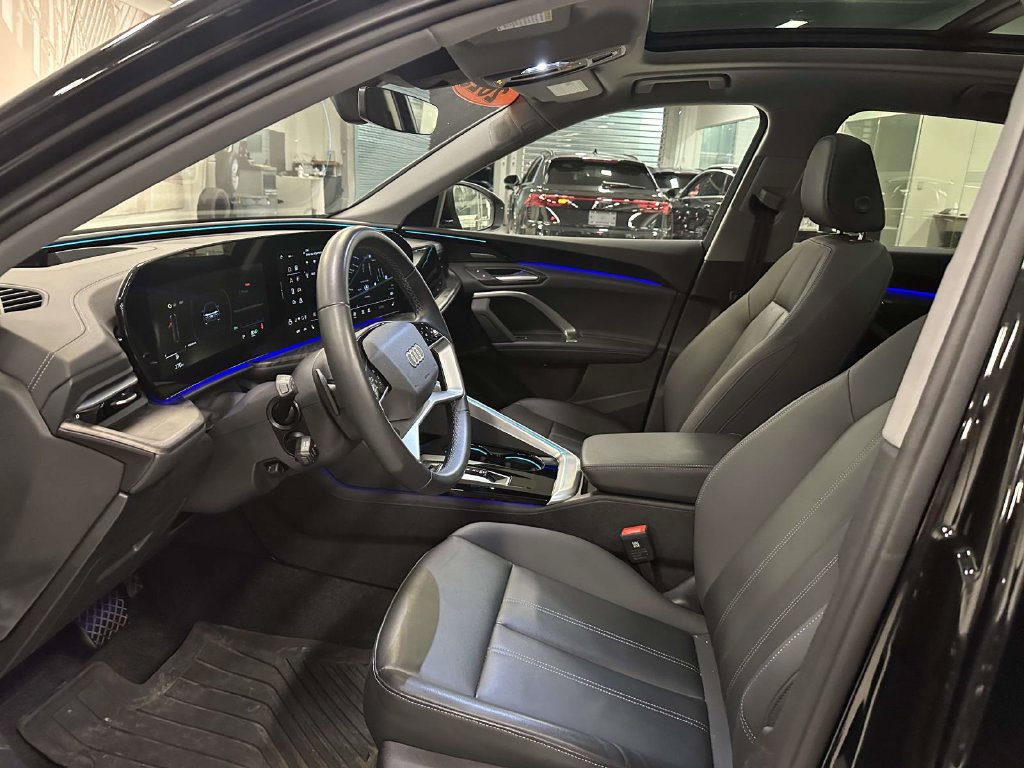 Used 2025 Audi Q5 Premium Plus w/ Premium Plus AWD/4WD image 17