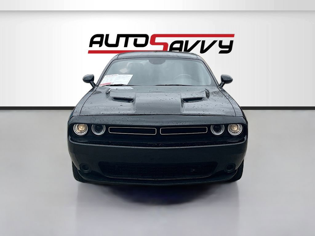Used 2023 Dodge Challenger SXT image 2