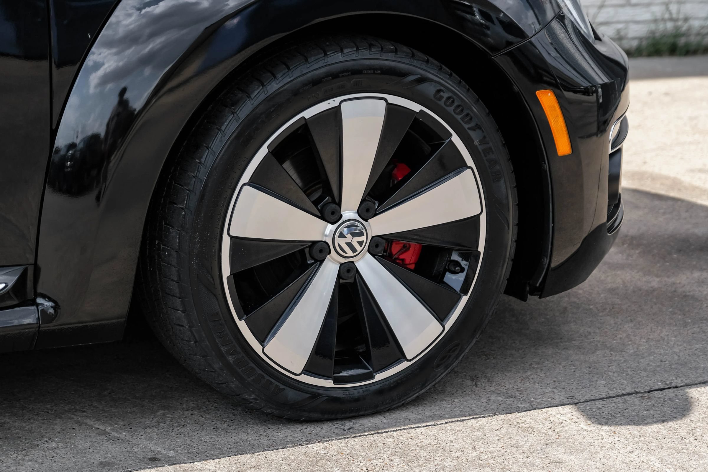 Used 2016 Volkswagen Beetle R-Line SE FWD image 43