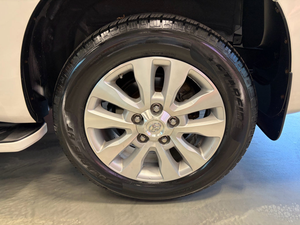 Used 2018 Toyota Sequoia Platinum AWD/4WD image 34
