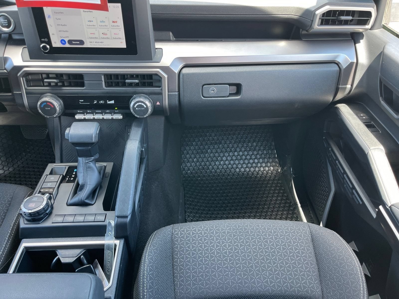 Used 2025 Toyota 4Runner SR5 AWD/4WD image 15
