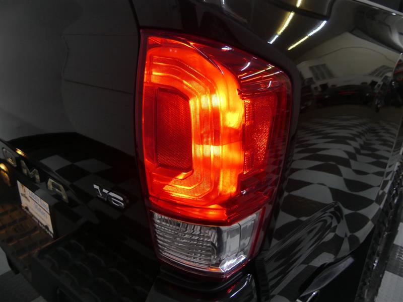 Used 2017 Toyota Tacoma SR image 13