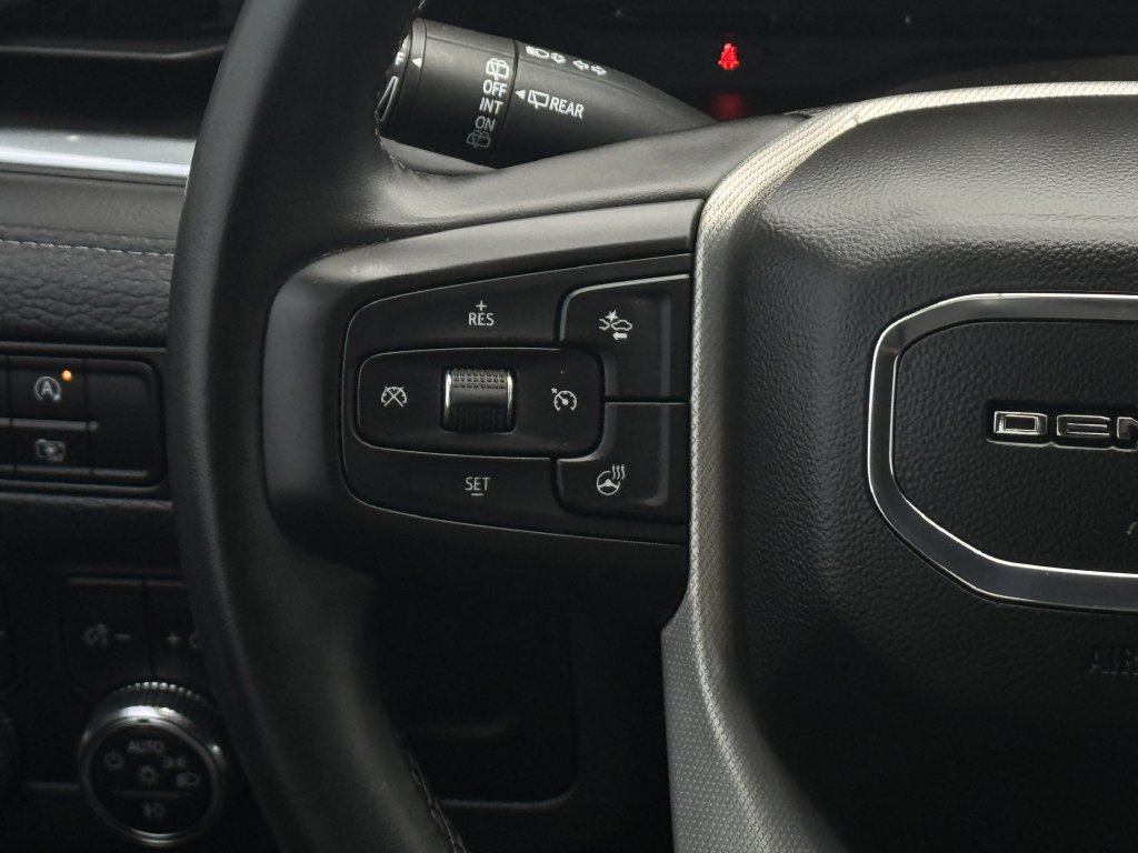 Used 2023 GMC Yukon Denali AWD/4WD image 14