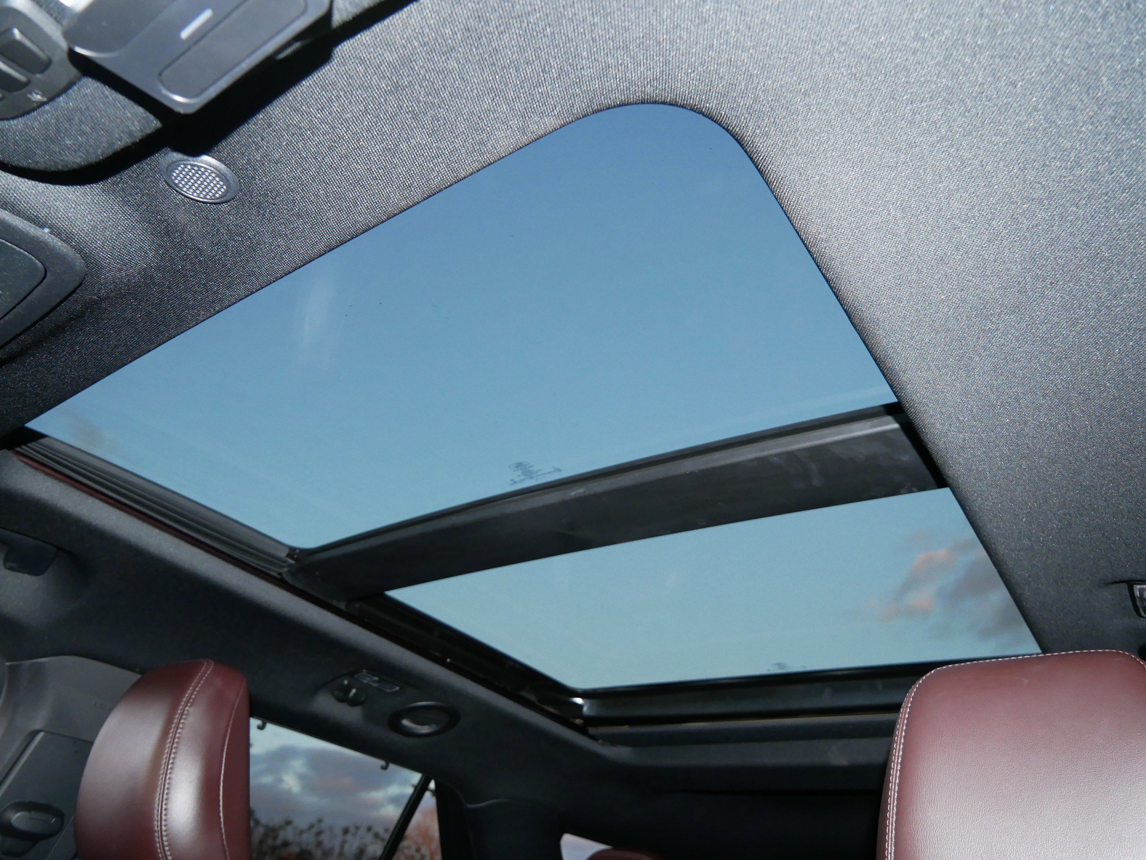 Certified 2020 Ford Explorer Platinum w/ Premium Technology Package image 34