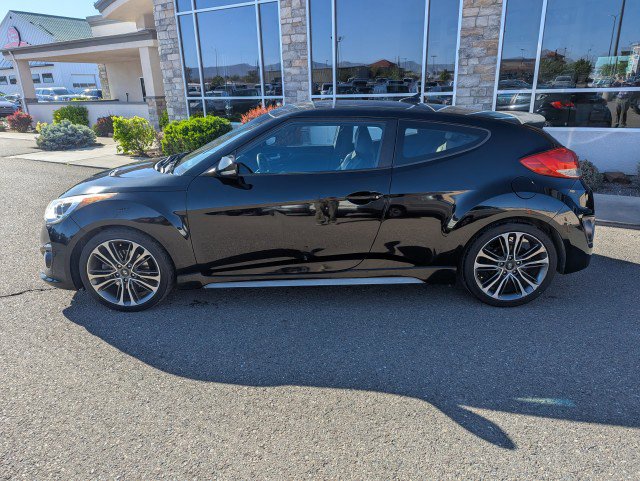 Used 2016 Hyundai Veloster Turbo FWD image 2