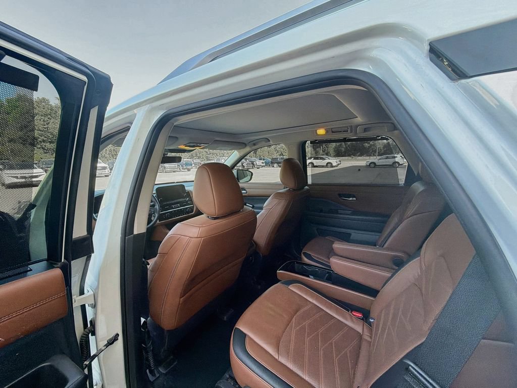 Used 2024 Nissan Pathfinder Platinum AWD/4WD image 9