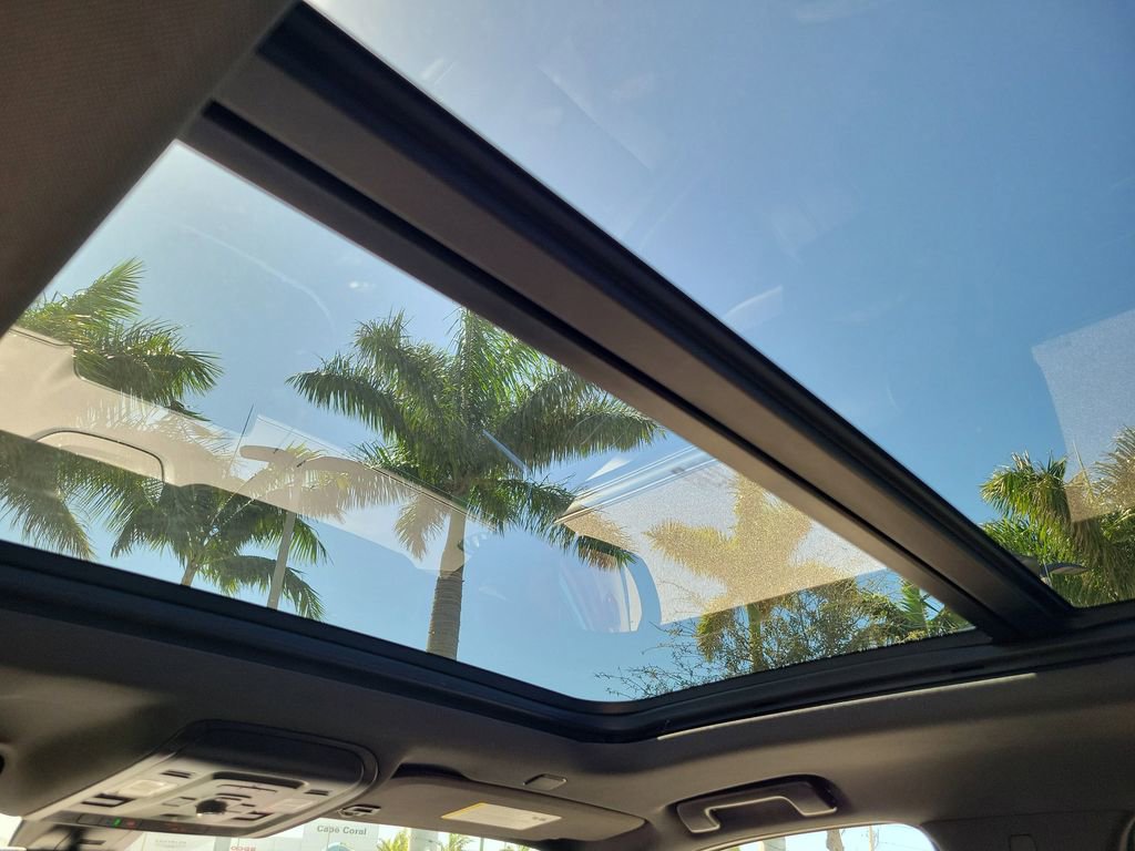 Used 2022 Chevrolet Suburban LT w/ LT Signature Package image 19