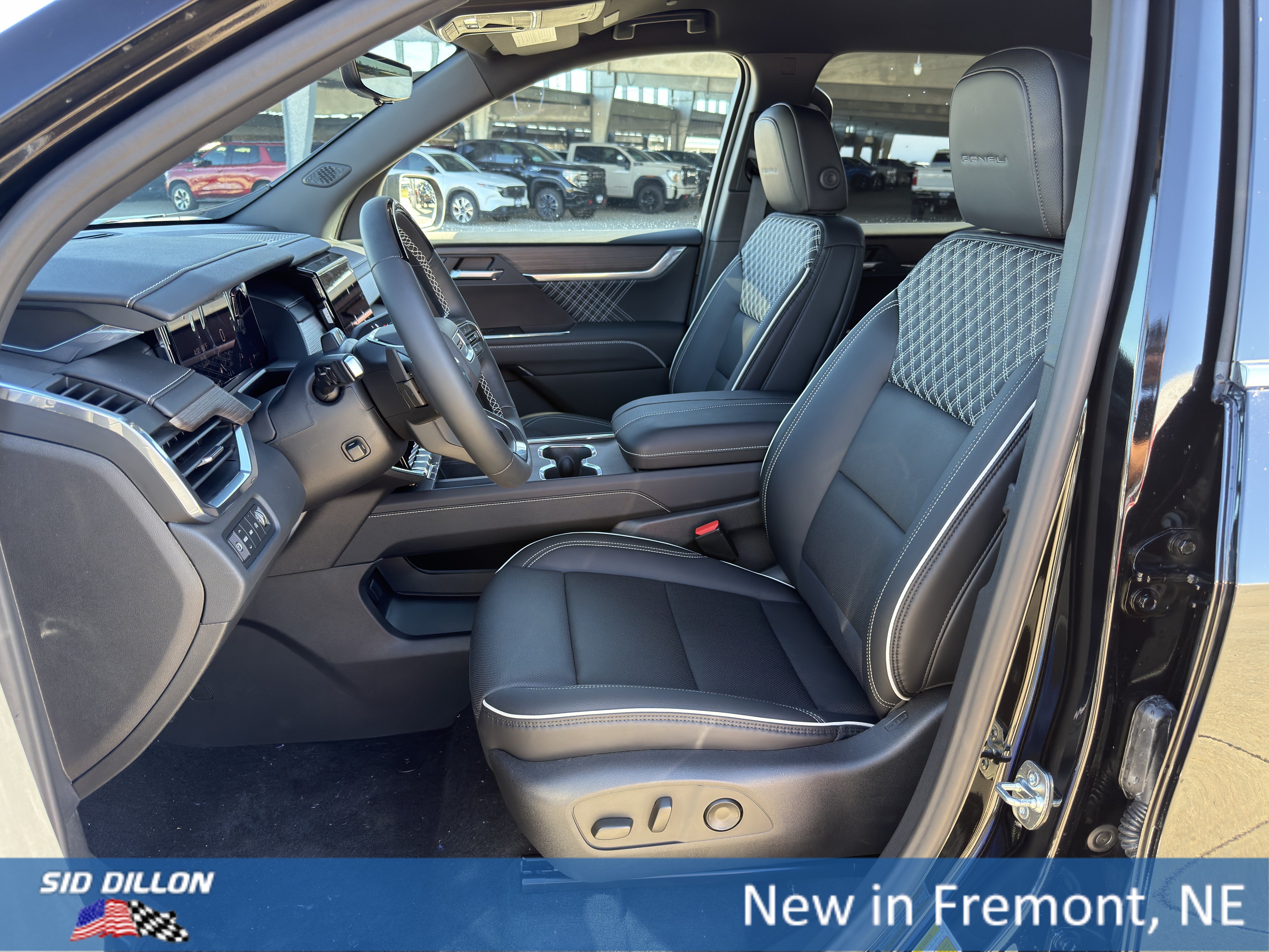 New 2027 GMC Acadia Denali w/ LPO, Floor Liner Package AWD/4WD image 17