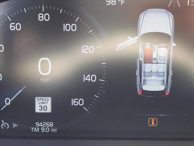 Used 2018 Volvo XC60 T6 Momentum w/ Vision Package image 11