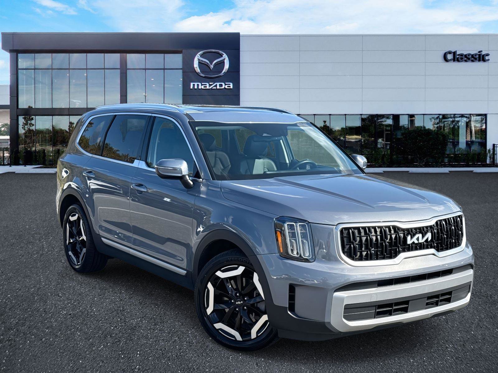 Used 2024 Kia Telluride EX w/ EX Captain's Chair Package