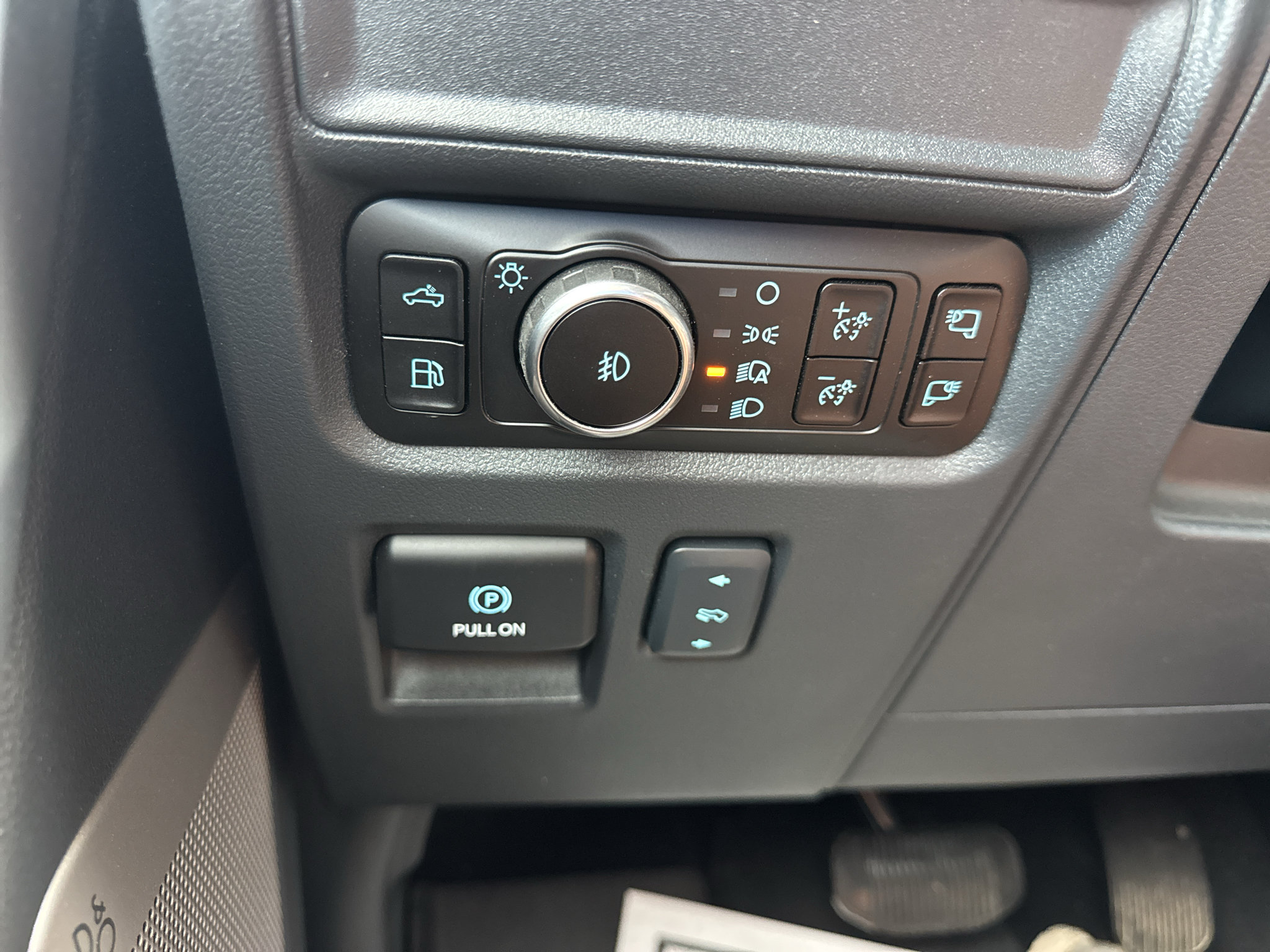 Used 2025 Ford F150 Lariat w/ Equipment Group 501A Mid AWD/4WD image 21