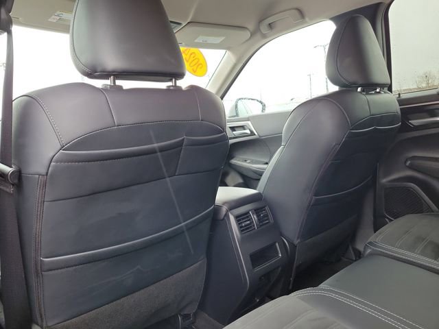 Used 2024 Mitsubishi Outlander SE image 14