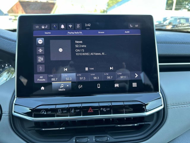 Certified 2024 Jeep Compass Limited w/ Sun and Sound Group AWD/4WD image 36