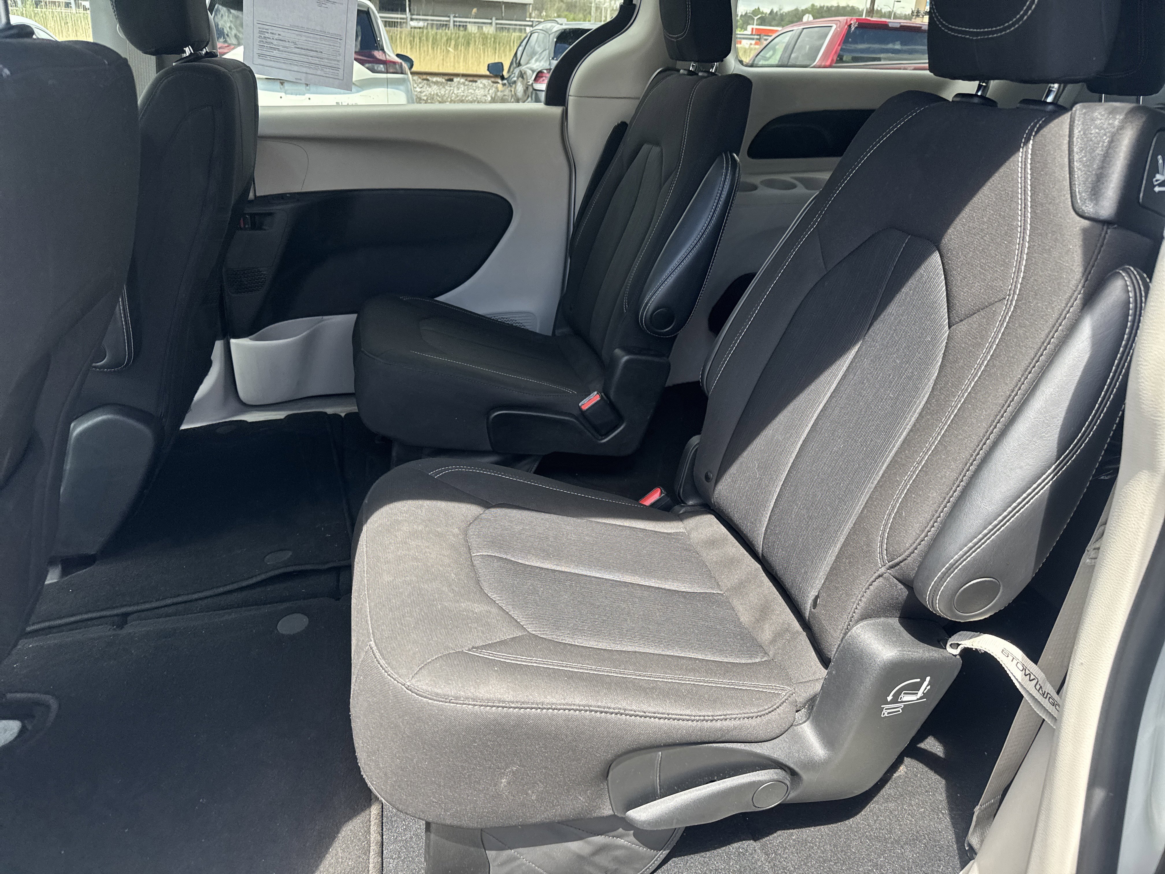 Used 2023 Chrysler Voyager LX image 13