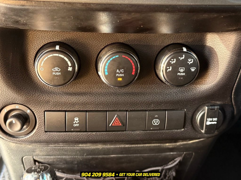 Used 2017 Jeep Wrangler Unlimited Rubicon w/ Connectivity Group AWD/4WD image 15