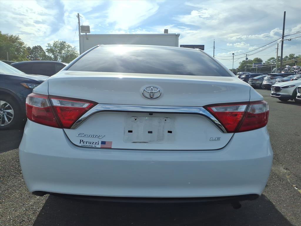 Used 2015 Toyota Camry LE image 4