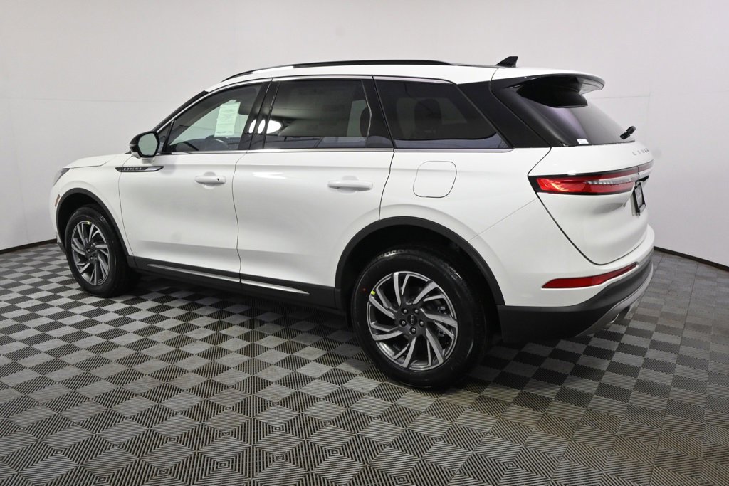 New 2026 Lincoln Corsair Premiere image 3