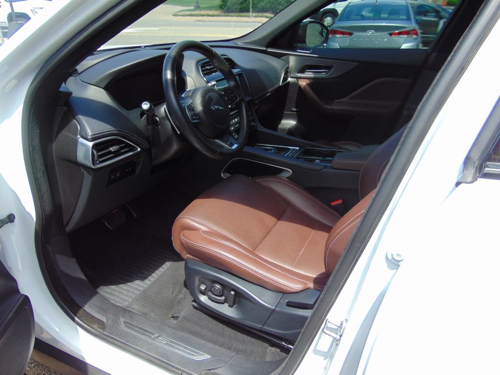Used 2017 Jaguar F-PACE S AWD/4WD image 2