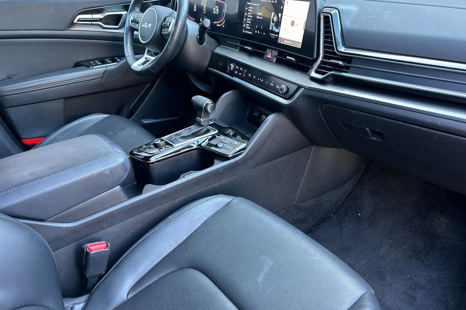 Used 2024 Kia Sportage EX FWD image 13