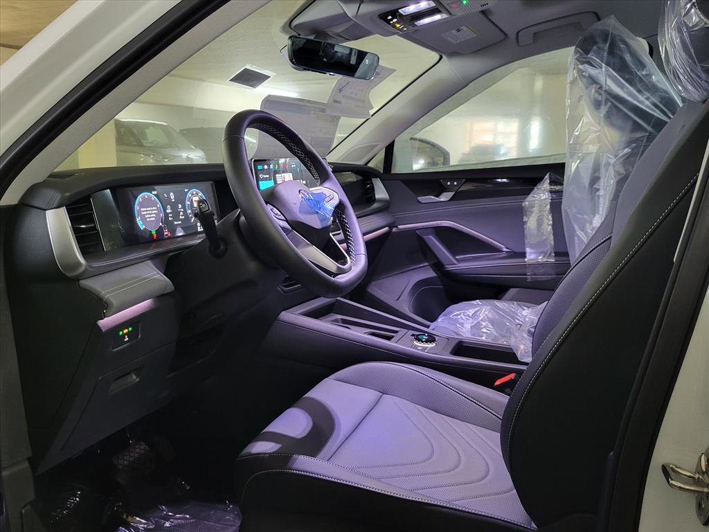 New 2026 Volkswagen Tiguan SE image 2