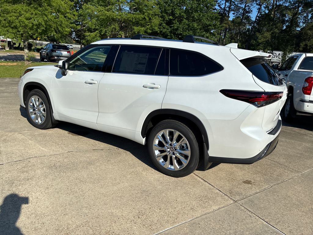 New 2026 Toyota Highlander Limited AWD/4WD image 3
