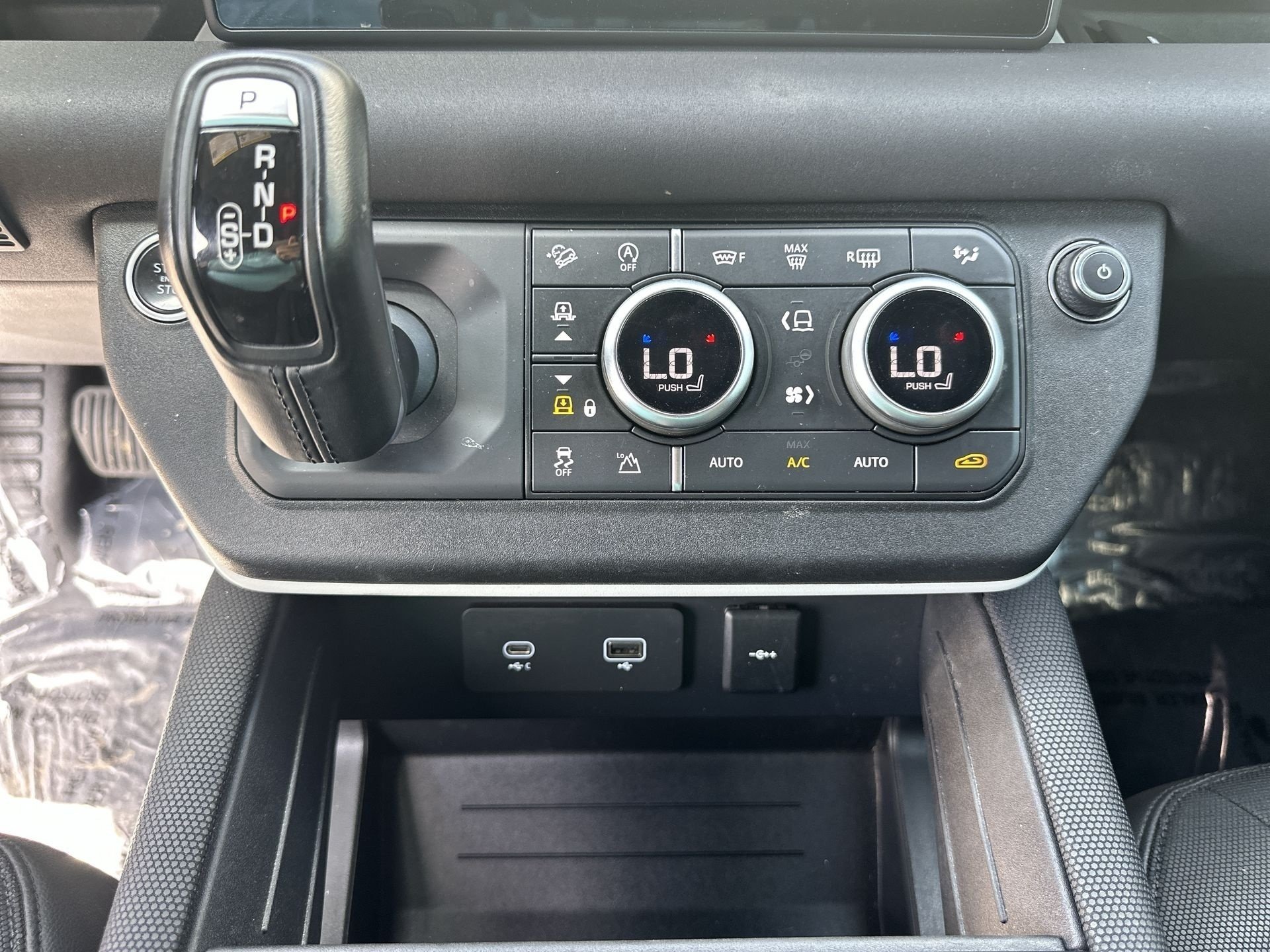 Used 2021 Land Rover Defender 110 X-Dynamic SE AWD/4WD image 34