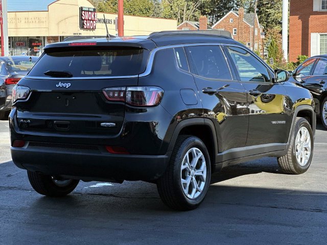 Used 2024 Jeep Compass Latitude AWD/4WD image 3