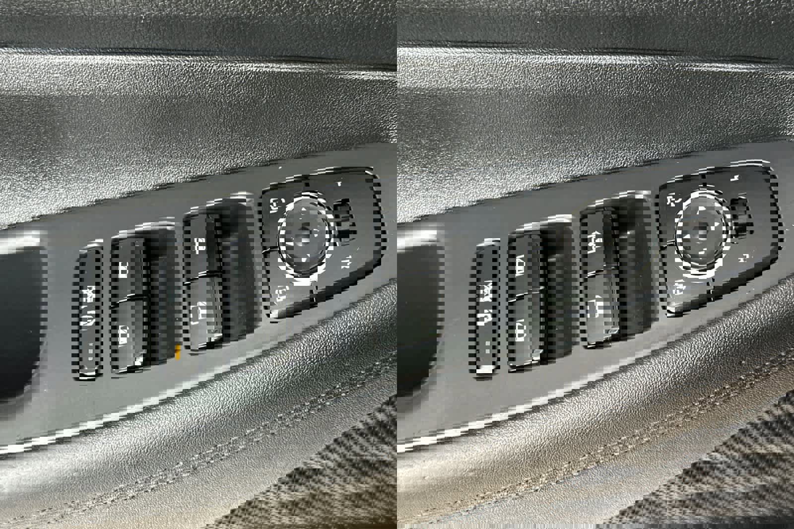 Used 2019 Hyundai Santa Fe SE image 13